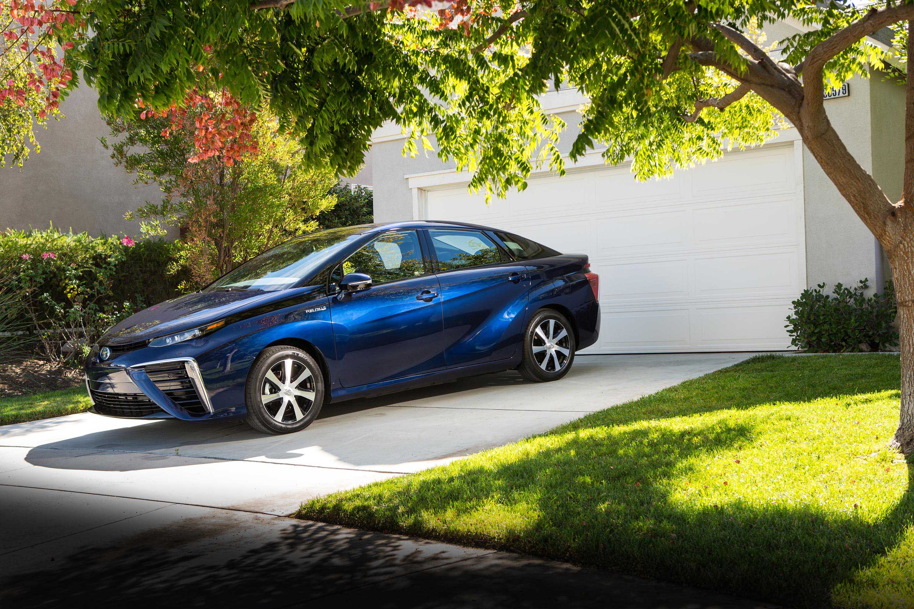 Toyota Sells Over 1.52 Million Electrified Vehicles in 2017 Toyota Sells Over 1.52 Million Electrified Vehicles in 2017